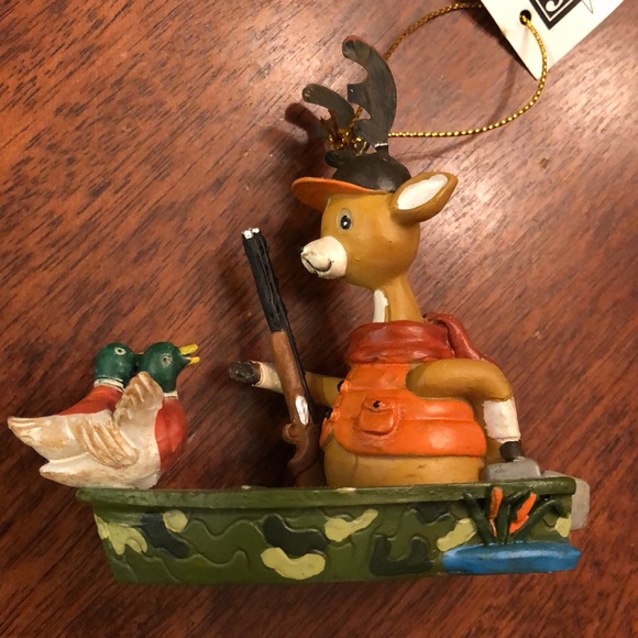 JWM Collection Hunting Ornament “Deer in Boat” - Picture 13 of 14